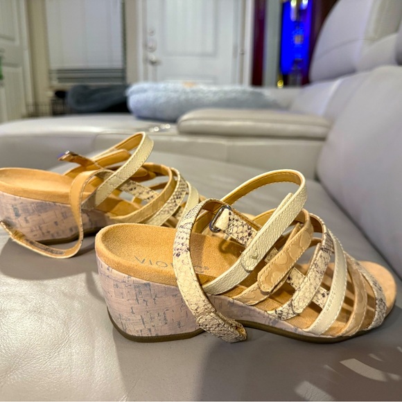 Vionic Beige/Lizard Strappy Sandals, Size 9 - Picture 1 of 5